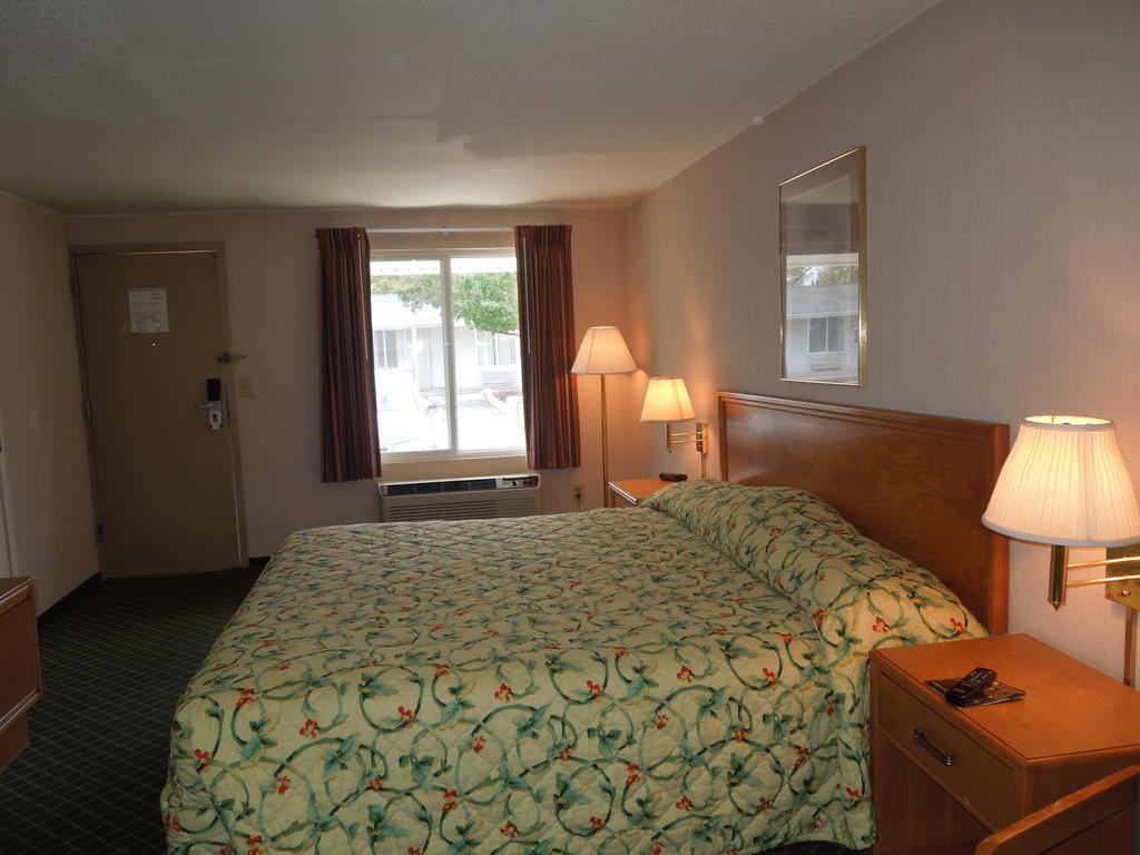 Knights Inn Elyria Szoba fotó